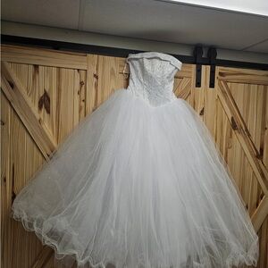 David's Bridal White Gown